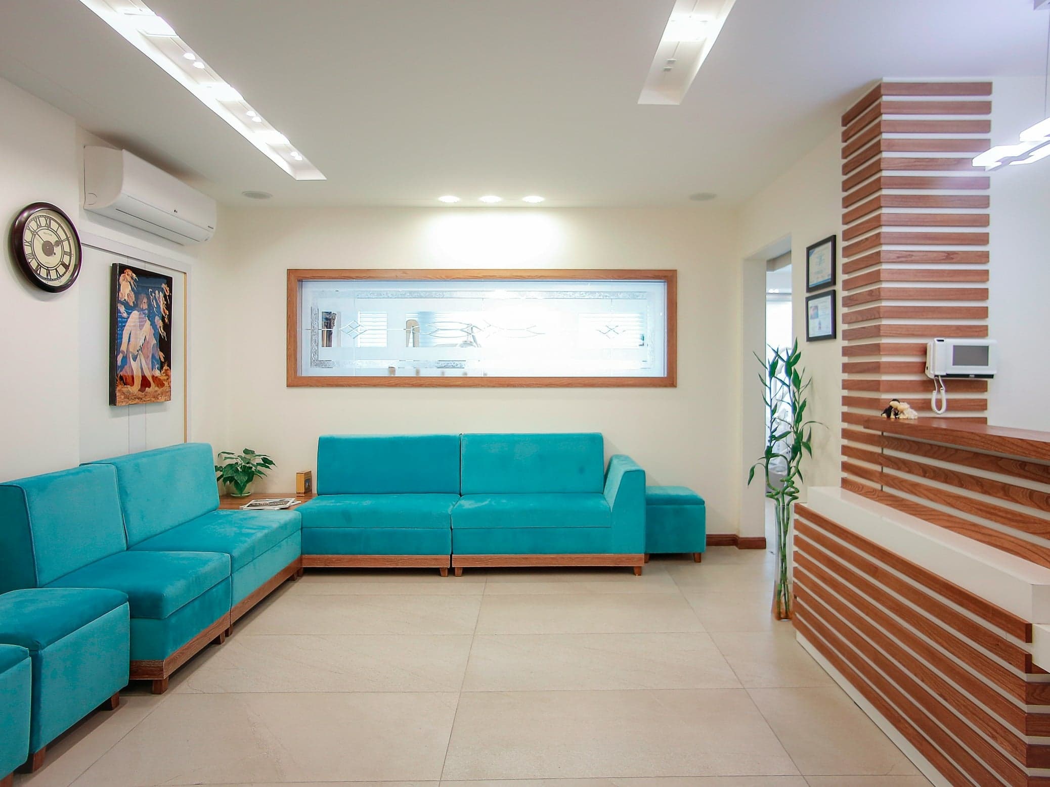 A clinic waiting area with sofas